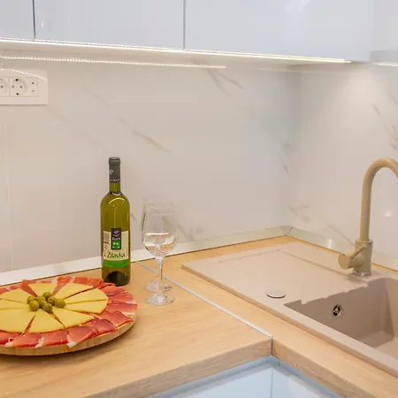 New Deluxe Center Apartamento Split